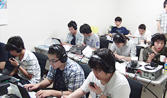 コンテストに参戦中の部員達